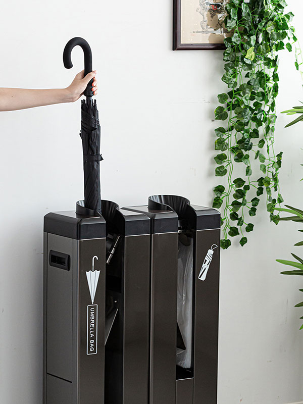 Máy cuốn dù có thể bọc số lượng lớn ô dù liên tục