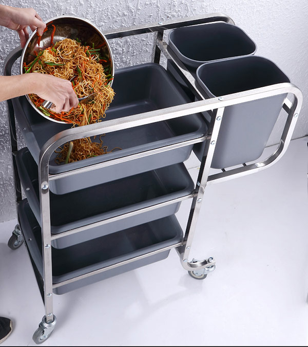 Do đựng thức ăn thừa nên xe hay bám dầu mỡ