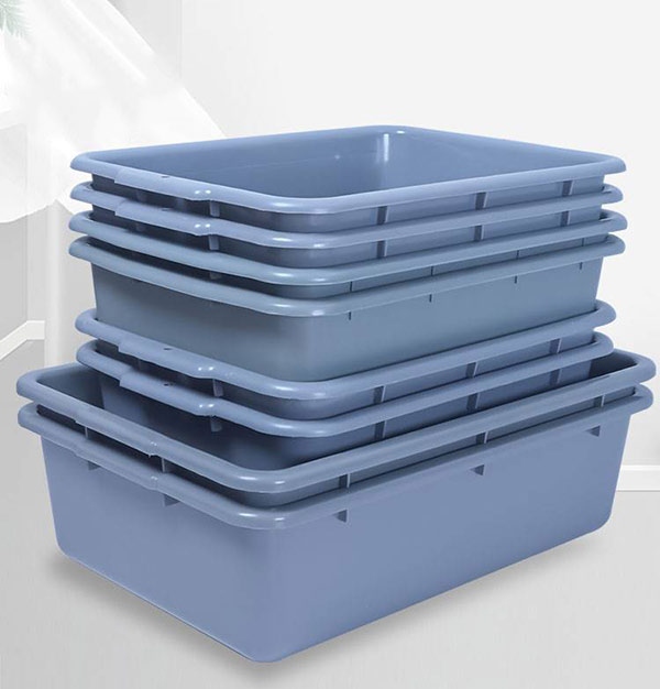 Các khay nhựa đựng bát đĩa bẩn