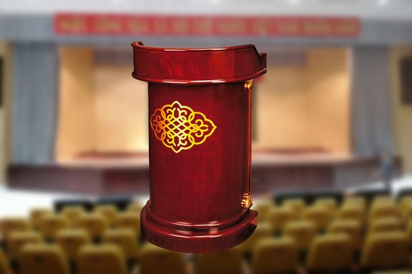 Xem xét quy mô và động rộng của hội trường để lựa chọn bục phát biểu