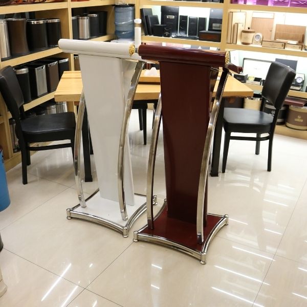 Bàn giao bục phát biểu hội nghị cho khách hàng ở Bình Thuận