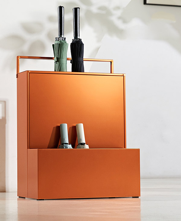 Nếu bạn thích sắc màu nổi bật, hãy mua giá để ô tông màu cam rực rỡ này