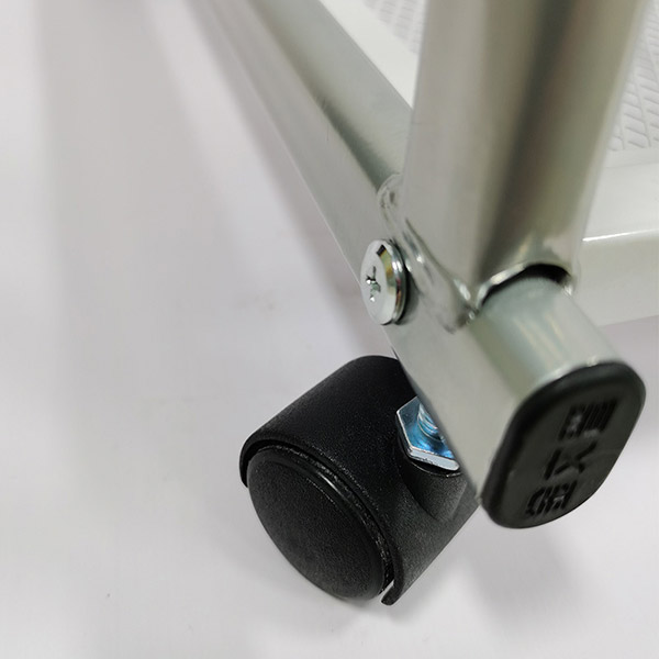 Các bộ phận như bánh xe trên giá kệ dễ hỏng hóc