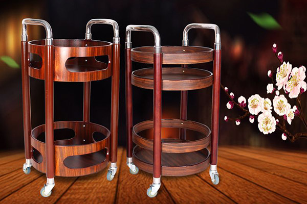 Xe đẩy rượu cần được làm sạch sau mỗi lần sử dụng