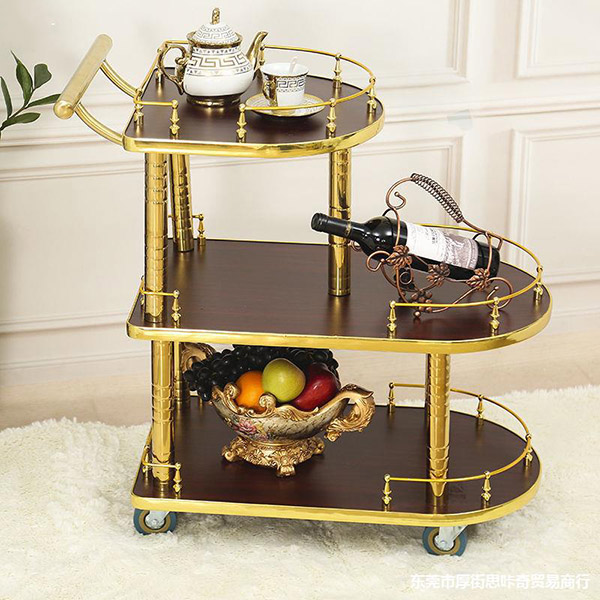 Gỗ công nghiệp dễ kết hợp với chất liệu khác như inox mạ vàng