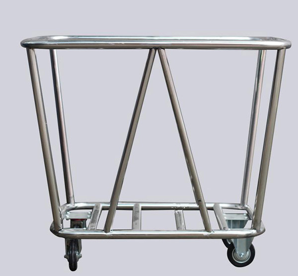 Khung xe bằng inox dày dặn và chắc chắn