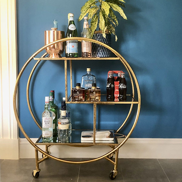 Xe đẩy phục vụ rượu inox mạ vàng vẫn có thể bị hoen gỉ