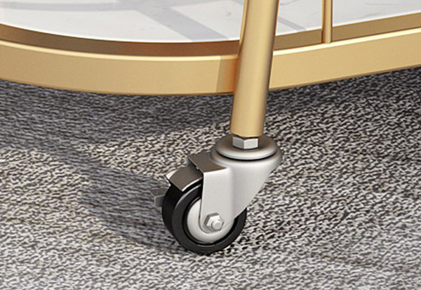 Kiểm tra kỹ bánh xe của xe phục vụ rượu