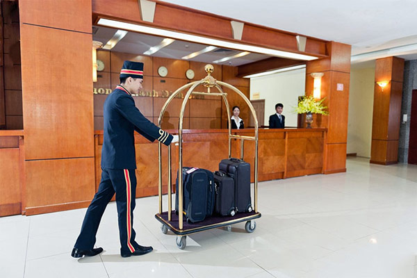 Bellboy là nhân viên vận chuyển hành lý, đồ đạc cho khách