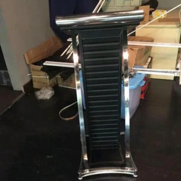 Tùy thuộc vào nhu cầu và điều kiện kinh tế để chọn mua bục phát biểu phù hợp