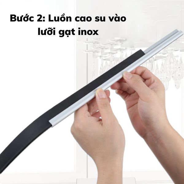 Luồn lưỡi cao su vào lưỡi kẹp inox