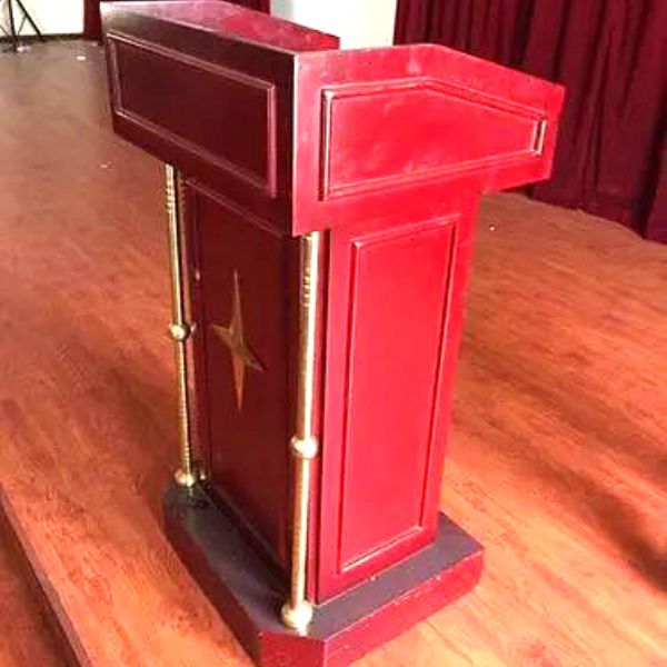 Bục phát biểu đặt tại các hội trường, sân khấu đem lại sự tự tin cho người phát biểu