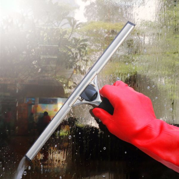 Tay gạt kính inox bên đẹp, chắc chắn khi sử dụng