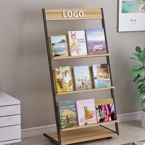 Chọn mua loại kệ gắn logo ở vị trí dễ nhìn nhất