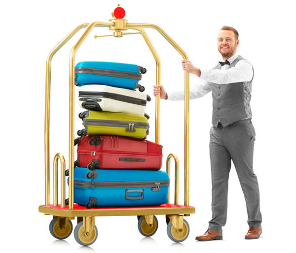 Sắp xếp toàn bộ hành lý lên xe đẩy