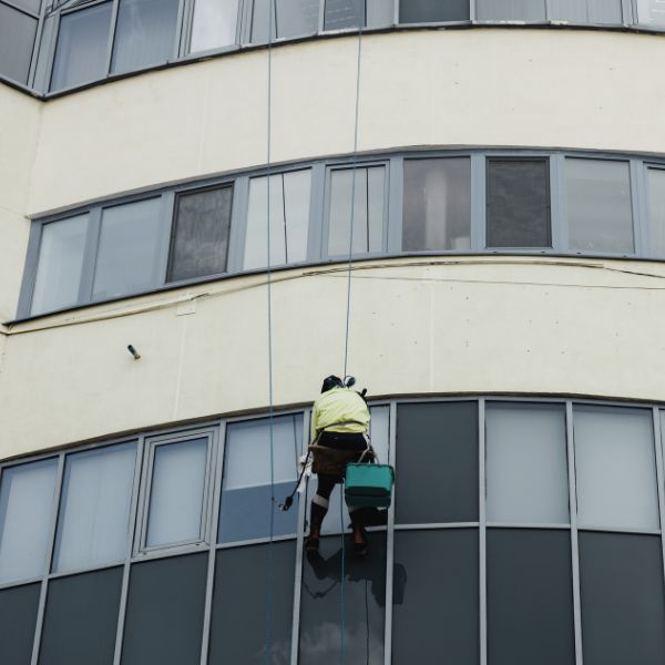 Vệ sinh kính đúng quy chuẩn tăng tuổi thọ kính