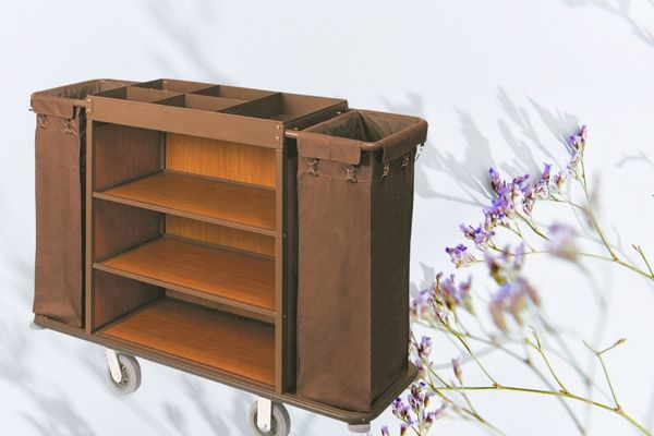 Xe đẩy dọn phòng bằng gỗ ít được ưa chuộng