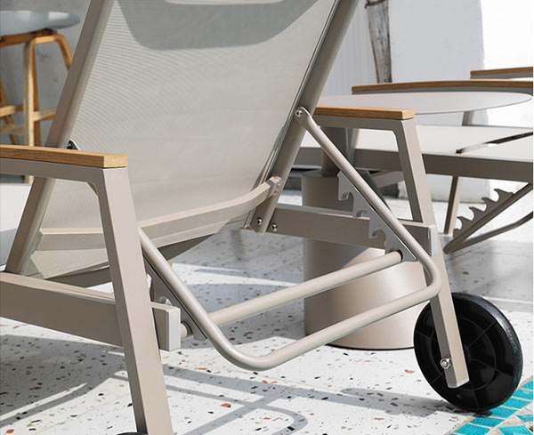 Nấc điều chỉnh độ cao tựa lưng bị kẹt