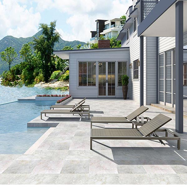 Ghế hồ bơi inox mang vẻ đẹp hiện đại