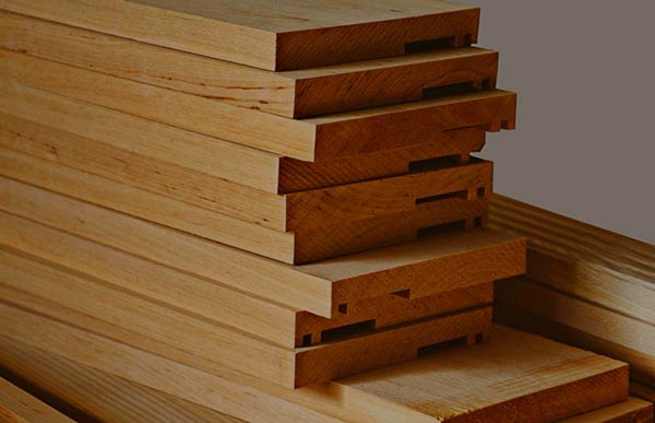 Chất liệu gỗ đắt đỏ nên giá thành ghế hồ bơi gỗ cao