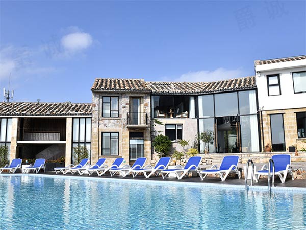 Mẫu ghế tắm nắng được nhiều resort nghỉ dưỡng sử dụng