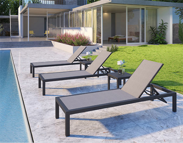 Ghế hồ bơi thiết kế không tay vịn giúp không gian thông thoáng hơn