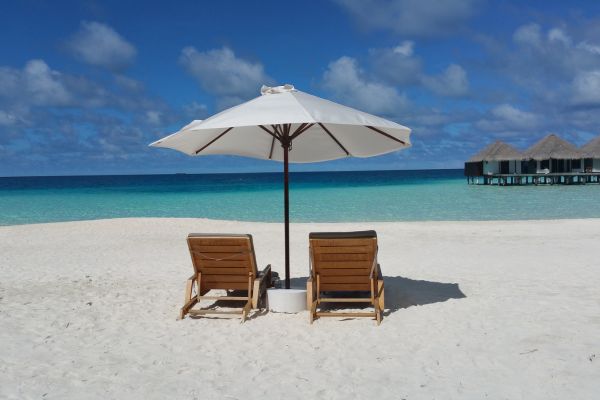 Hành Tinh Xanh nhận cung cấp ghế nằm và ô dù bãi biển