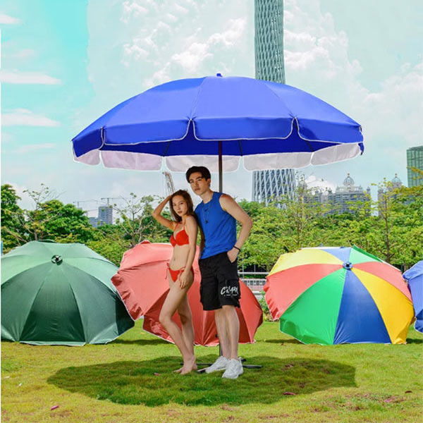 Ô dù mang công dụng bảo vệ người dùng khỏi ánh nắng gắt