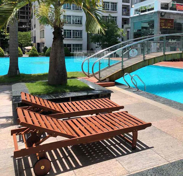 Giường hồ bơi gỗ mang vẻ đẹp mộc mạc, tự nhiên