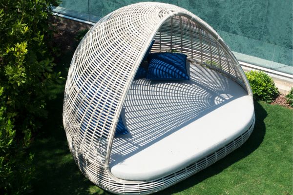 Giường tắm nắng chất liệu nhựa giả mây PE rất phổ biến