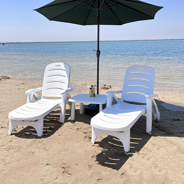 Mẫu ghế nằm bãi biển bằng nhựa vô cùng được ưa chuộng