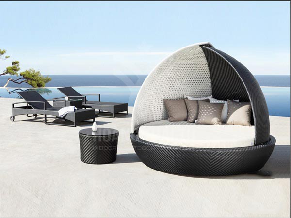 Giường hồ bơi với tiện ích có mái che nắng