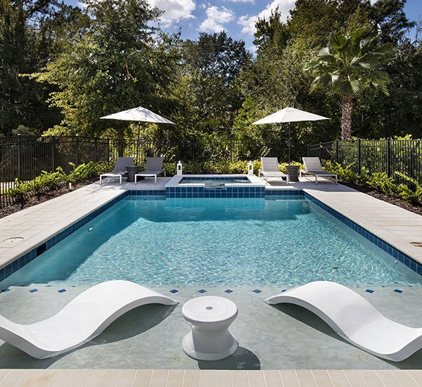 Dòng ghế bể bơi ngập nước hầu hết chỉ có ở hàng nhập khẩu