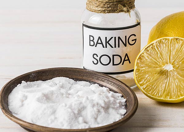 Baking soda có khả năng tẩy rửa vết hoen gỉ tốt