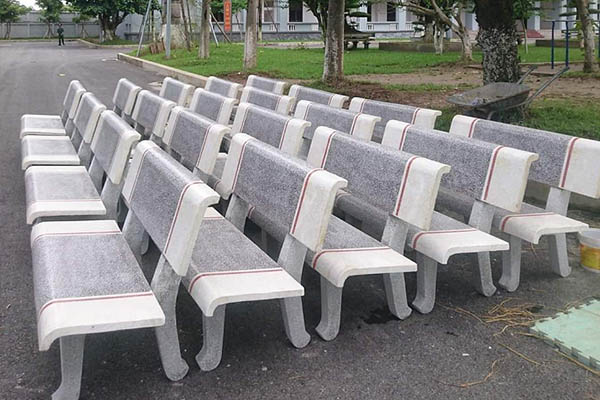 Mua số lượng lớn ghế đá công viên nhưng không quá tốn chi phí vì chúng rẻ