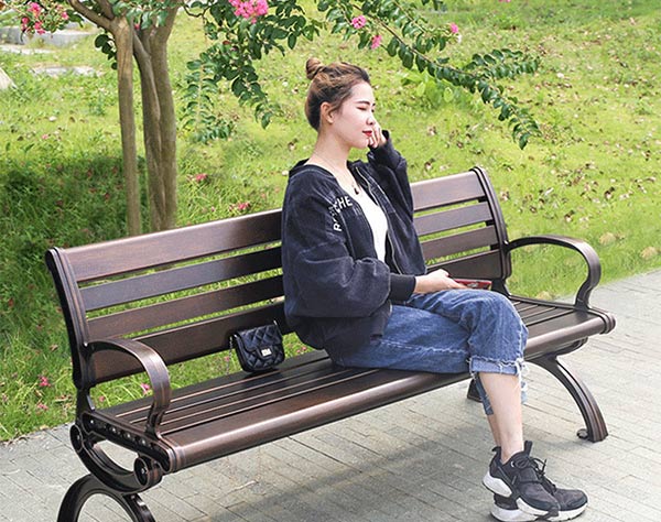 Giữ vệ sinh ghế và ngồi đúng cách, an toàn