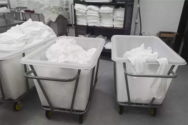 Thùng nhựa của xe thu gom đồ vải dễ gặp các vấn đề trầy xước, bạc màu