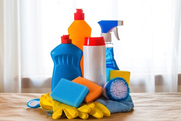 Các hóa chất mạnh sẽ làm hỏng xô nhựa xe vắt móp