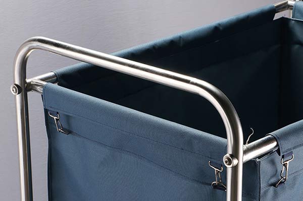 túi vải bạt trên xe giặt là khách sạn