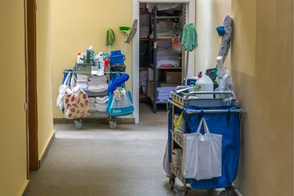 Hãy trang bị đầy đủ thiết bị, đồ dùng vệ sinh khách sạn