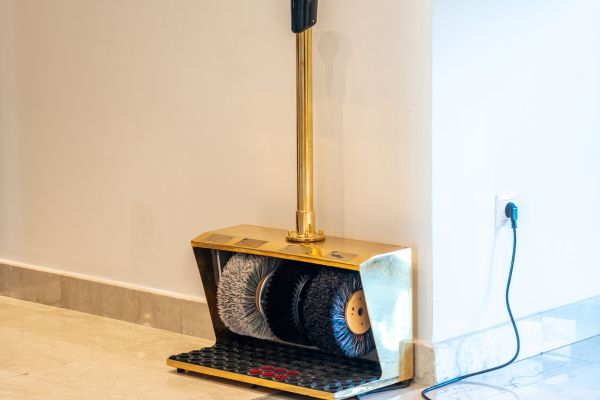 Máy đánh giày sử dụng công tắc