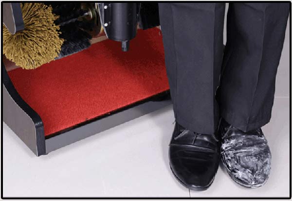 Chổi đánh giày giúp loại bỏ vết bẩn trên giày dép