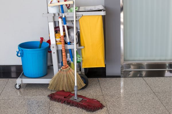 Xe làm vệ sinh hàng nhái thường rất nhanh xuống cấp, nhanh hỏng