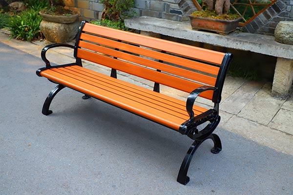 Giá bán ghế công viên bằng gỗ vô cùng phải chăng