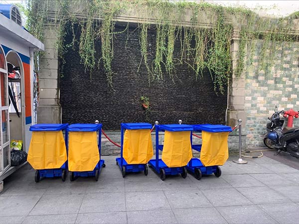 Tại cửa hàng, kho bán chỉ có 1 số lượng mẫu sản phẩm nhất định