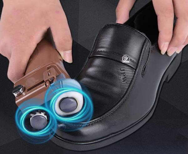 Hiệu năng làm sạch, chà bóng giày khá tốt