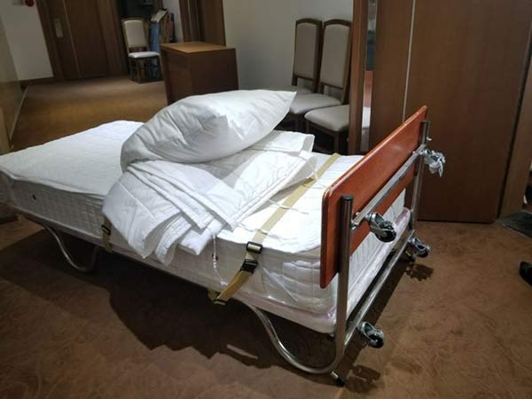 Khách hàng phàn nàn về chất lượng giường phụ khách sạn cung cấp không tốt