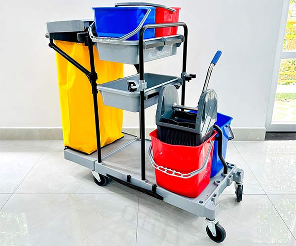 Xe đẩy dụng cụ vệ sinh cần chịu được tải trọng lớn