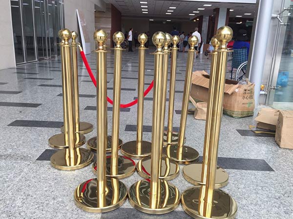 Để riêng trụ chắn và dây cột chắn khi bảo quản