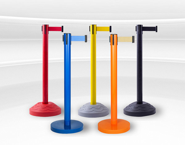 Cột chắn nhựa yếu thế khi bị va đập